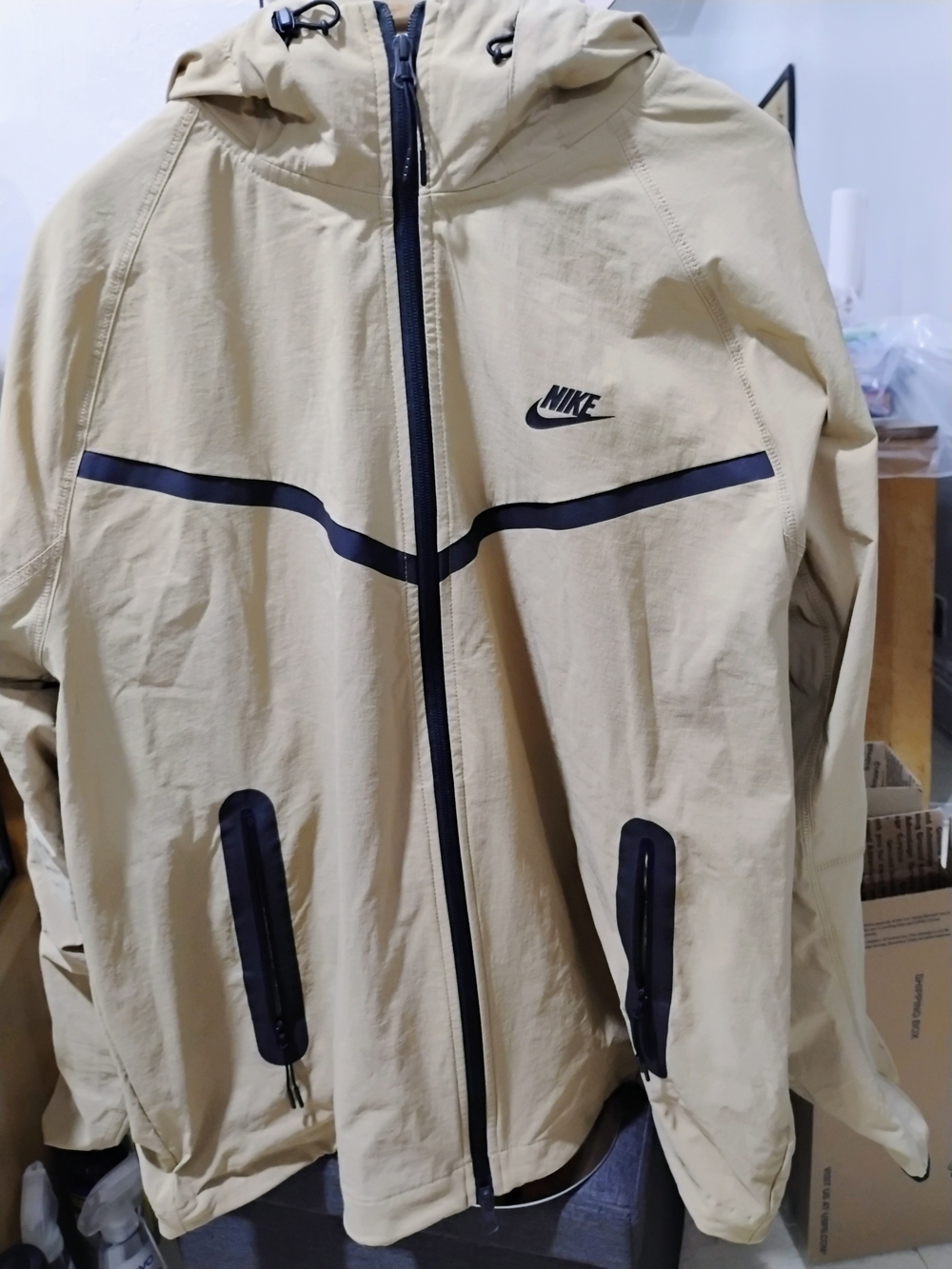 Nike Tech Men’s Woven Hooded Windbreaker in Beige with Black Accents Size:L NWT